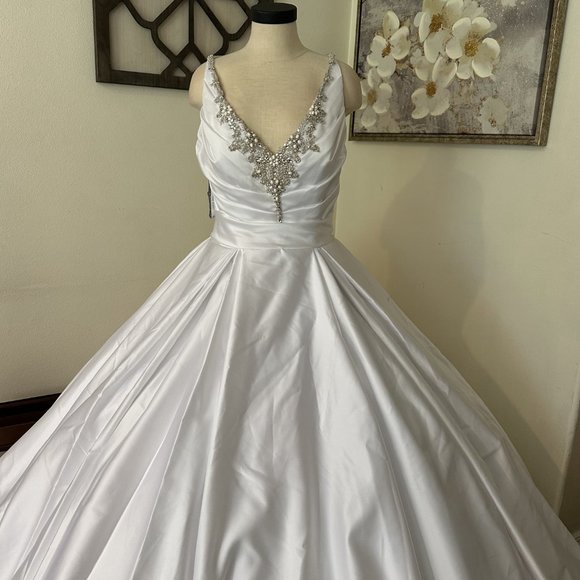 Alfred Angelo Jeweled Beauty - Picture 1 of 8